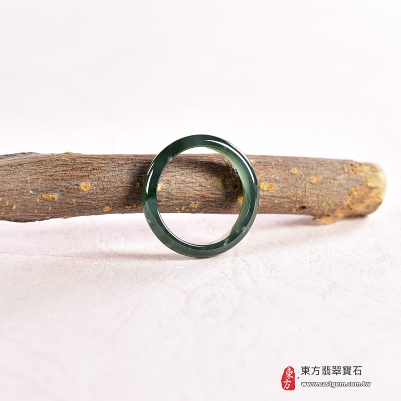 翡翠戒指|天然玉石玉戒・日常配戴與送禮款式|圓滿和合・平安順遂・吉祥如意・福氣常伴・情緣長久|翡翠玉戒・版指戒・板指戒・結婚戒指・男女對戒・情侶對戒|可客製化訂做各式翡翠戒指、吊墜、玉珮與項鍊|RNG1029|商品照片與資料介紹 7 翡翠戒指|天然玉石玉戒・日常配戴與送禮款式|圓滿和合・平安順遂・吉祥如意・福氣常伴・情緣長久|翡翠玉戒・版指戒・板指戒・結婚戒指・男女對戒・情侶對戒|可客製化訂做各式翡翠戒指、吊墜、玉珮與項鍊|RNG1029|商品照片與資料介紹 7