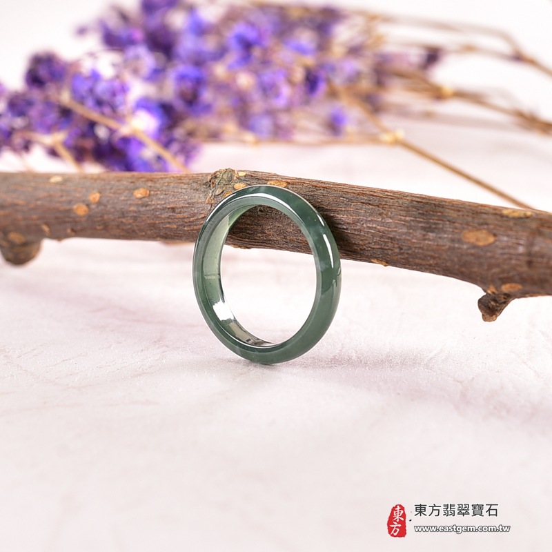 翡翠戒指|天然玉石玉戒・日常配戴與送禮款式|圓滿和合・平安順遂・吉祥如意・福氣常伴・情緣長久|翡翠玉戒・版指戒・板指戒・結婚戒指・男女對戒・情侶對戒|可客製化訂做各式翡翠戒指、吊墜、玉珮與項鍊|RNG1030|商品照片與資料介紹 5 翡翠戒指|天然玉石玉戒・日常配戴與送禮款式|圓滿和合・平安順遂・吉祥如意・福氣常伴・情緣長久|翡翠玉戒・版指戒・板指戒・結婚戒指・男女對戒・情侶對戒|可客製化訂做各式翡翠戒指、吊墜、玉珮與項鍊|RNG1030|商品照片與資料介紹 5