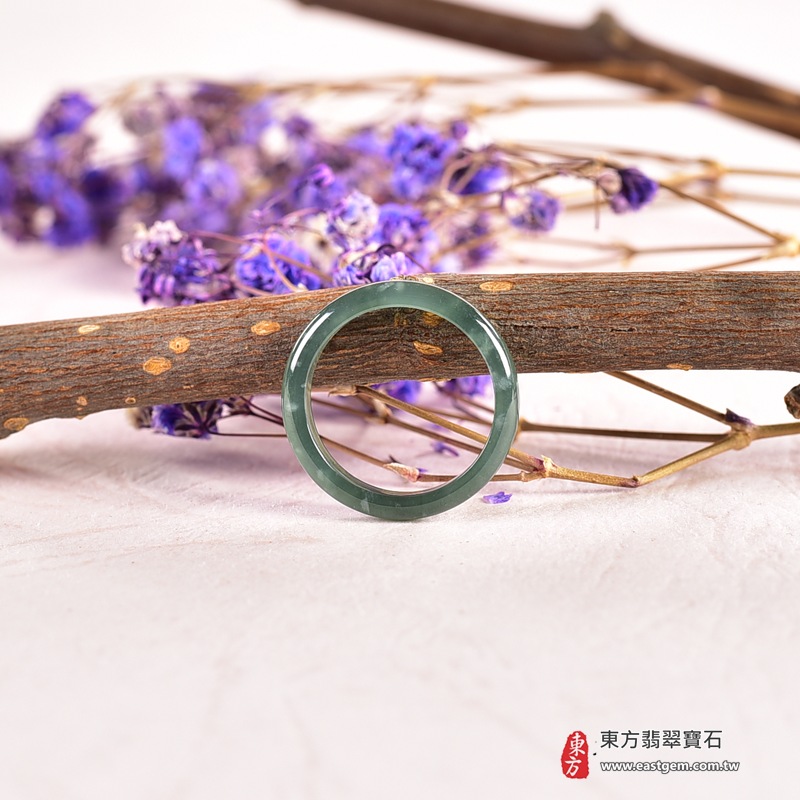翡翠戒指|天然玉石玉戒・日常配戴與送禮款式|圓滿和合・平安順遂・吉祥如意・福氣常伴・情緣長久|翡翠玉戒・版指戒・板指戒・結婚戒指・男女對戒・情侶對戒|可客製化訂做各式翡翠戒指、吊墜、玉珮與項鍊|RNG1030|商品照片與資料介紹 6 翡翠戒指|天然玉石玉戒・日常配戴與送禮款式|圓滿和合・平安順遂・吉祥如意・福氣常伴・情緣長久|翡翠玉戒・版指戒・板指戒・結婚戒指・男女對戒・情侶對戒|可客製化訂做各式翡翠戒指、吊墜、玉珮與項鍊|RNG1030|商品照片與資料介紹 6