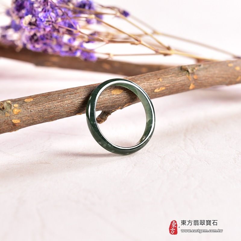 翡翠戒指|天然玉石玉戒・日常配戴與送禮款式|圓滿和合・平安順遂・吉祥如意・福氣常伴・情緣長久|翡翠玉戒・版指戒・板指戒・結婚戒指・男女對戒・情侶對戒|可客製化訂做各式翡翠戒指、吊墜、玉珮與項鍊|RNG1032|商品照片與資料介紹 4 翡翠戒指|天然玉石玉戒・日常配戴與送禮款式|圓滿和合・平安順遂・吉祥如意・福氣常伴・情緣長久|翡翠玉戒・版指戒・板指戒・結婚戒指・男女對戒・情侶對戒|可客製化訂做各式翡翠戒指、吊墜、玉珮與項鍊|RNG1032|商品照片與資料介紹 4