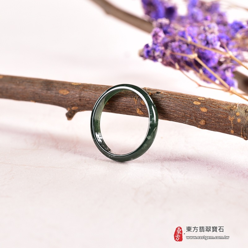 翡翠戒指|天然玉石玉戒・日常配戴與送禮款式|圓滿和合・平安順遂・吉祥如意・福氣常伴・情緣長久|翡翠玉戒・版指戒・板指戒・結婚戒指・男女對戒・情侶對戒|可客製化訂做各式翡翠戒指、吊墜、玉珮與項鍊|RNG1032|商品照片與資料介紹 5 翡翠戒指|天然玉石玉戒・日常配戴與送禮款式|圓滿和合・平安順遂・吉祥如意・福氣常伴・情緣長久|翡翠玉戒・版指戒・板指戒・結婚戒指・男女對戒・情侶對戒|可客製化訂做各式翡翠戒指、吊墜、玉珮與項鍊|RNG1032|商品照片與資料介紹 5