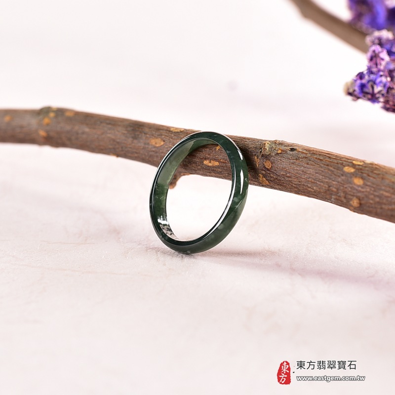 翡翠戒指|天然玉石玉戒・日常配戴與送禮款式|圓滿和合・平安順遂・吉祥如意・福氣常伴・情緣長久|翡翠玉戒・版指戒・板指戒・結婚戒指・男女對戒・情侶對戒|可客製化訂做各式翡翠戒指、吊墜、玉珮與項鍊|RNG1032|商品照片與資料介紹 6 翡翠戒指|天然玉石玉戒・日常配戴與送禮款式|圓滿和合・平安順遂・吉祥如意・福氣常伴・情緣長久|翡翠玉戒・版指戒・板指戒・結婚戒指・男女對戒・情侶對戒|可客製化訂做各式翡翠戒指、吊墜、玉珮與項鍊|RNG1032|商品照片與資料介紹 6