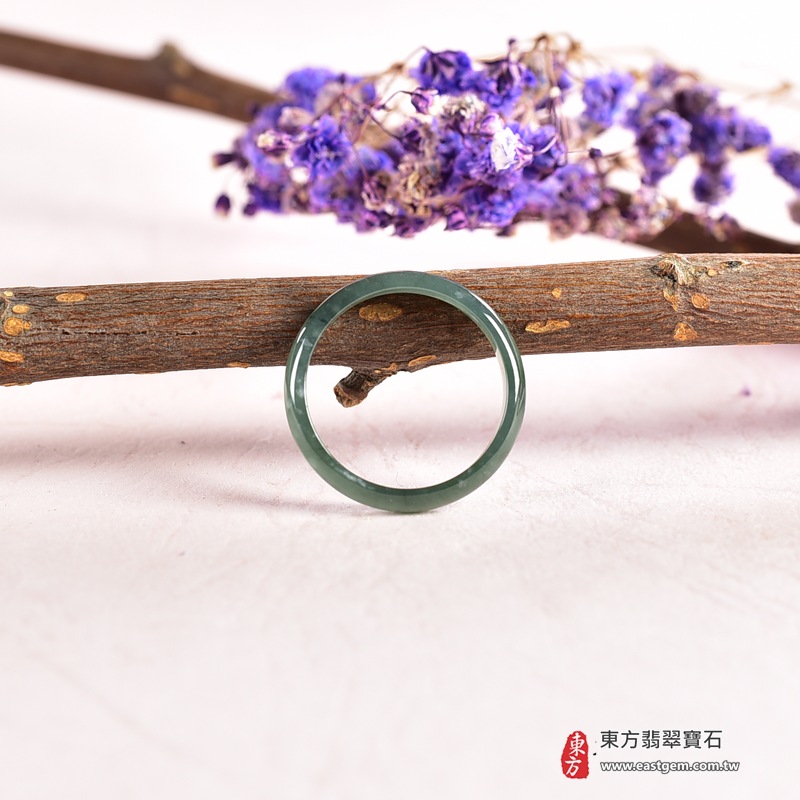 翡翠戒指|天然玉石玉戒・日常配戴與送禮款式|圓滿和合・平安順遂・吉祥如意・福氣常伴・情緣長久|翡翠玉戒・版指戒・板指戒・結婚戒指・男女對戒・情侶對戒|可客製化訂做各式翡翠戒指、吊墜、玉珮與項鍊|RNG1034|商品照片與資料介紹 3 翡翠戒指|天然玉石玉戒・日常配戴與送禮款式|圓滿和合・平安順遂・吉祥如意・福氣常伴・情緣長久|翡翠玉戒・版指戒・板指戒・結婚戒指・男女對戒・情侶對戒|可客製化訂做各式翡翠戒指、吊墜、玉珮與項鍊|RNG1034|商品照片與資料介紹 3