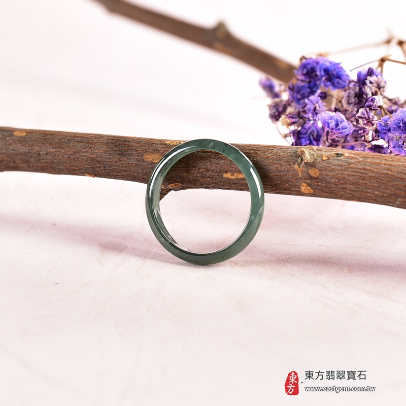 翡翠戒指|天然玉石玉戒・日常配戴與送禮款式|圓滿和合・平安順遂・吉祥如意・福氣常伴・情緣長久|翡翠玉戒・版指戒・板指戒・結婚戒指・男女對戒・情侶對戒|可客製化訂做各式翡翠戒指、吊墜、玉珮與項鍊|RNG1034|商品照片與資料介紹 4 翡翠戒指|天然玉石玉戒・日常配戴與送禮款式|圓滿和合・平安順遂・吉祥如意・福氣常伴・情緣長久|翡翠玉戒・版指戒・板指戒・結婚戒指・男女對戒・情侶對戒|可客製化訂做各式翡翠戒指、吊墜、玉珮與項鍊|RNG1034|商品照片與資料介紹 4
