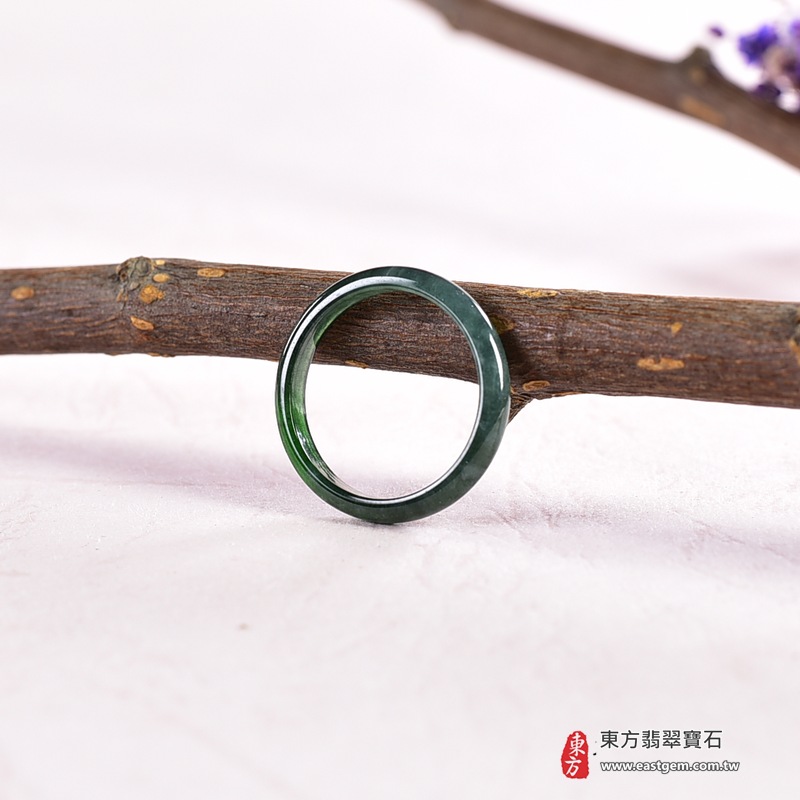 翡翠戒指｜天然玉石玉戒・日常配戴與送禮款式｜圓滿和合・平安順遂・吉祥如意・福氣常伴・情緣長久｜翡翠玉戒・版指戒・板指戒・結婚戒指・男女對戒・情侶對戒｜可客製化訂做各式翡翠戒指、吊墜、玉珮與項鍊｜RNG1035｜商品照片與資料介紹 4