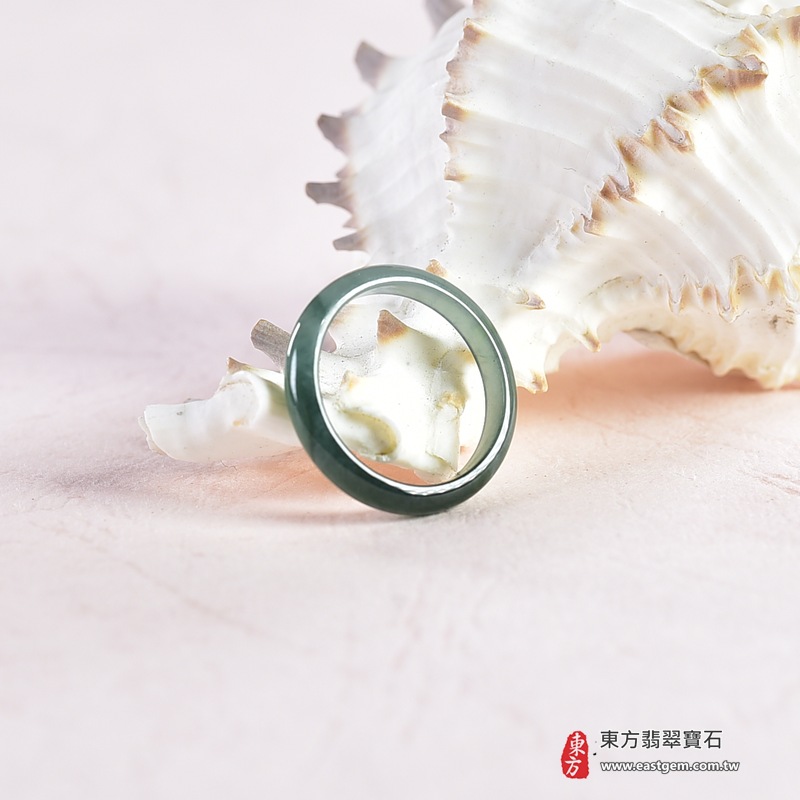 翡翠戒指|天然玉石玉戒・日常配戴與送禮款式|圓滿和合・平安順遂・吉祥如意・福氣常伴・情緣長久|翡翠玉戒・版指戒・板指戒・結婚戒指・男女對戒・情侶對戒|可客製化訂做各式翡翠戒指、吊墜、玉珮與項鍊|RNG1036|商品照片與資料介紹 6 翡翠戒指|天然玉石玉戒・日常配戴與送禮款式|圓滿和合・平安順遂・吉祥如意・福氣常伴・情緣長久|翡翠玉戒・版指戒・板指戒・結婚戒指・男女對戒・情侶對戒|可客製化訂做各式翡翠戒指、吊墜、玉珮與項鍊|RNG1036|商品照片與資料介紹 6