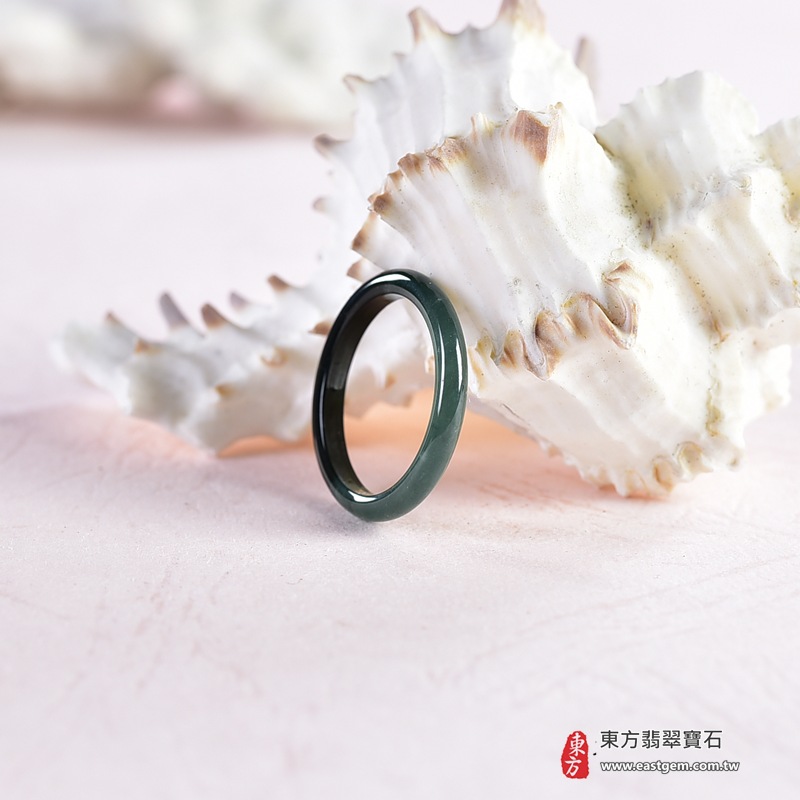 翡翠戒指|天然玉石玉戒・日常配戴與送禮款式|圓滿和合・平安順遂・吉祥如意・福氣常伴・情緣長久|翡翠玉戒・版指戒・板指戒・結婚戒指・男女對戒・情侶對戒|可客製化訂做各式翡翠戒指、吊墜、玉珮與項鍊|RNG1037|商品照片與資料介紹 7 翡翠戒指|天然玉石玉戒・日常配戴與送禮款式|圓滿和合・平安順遂・吉祥如意・福氣常伴・情緣長久|翡翠玉戒・版指戒・板指戒・結婚戒指・男女對戒・情侶對戒|可客製化訂做各式翡翠戒指、吊墜、玉珮與項鍊|RNG1037|商品照片與資料介紹 7