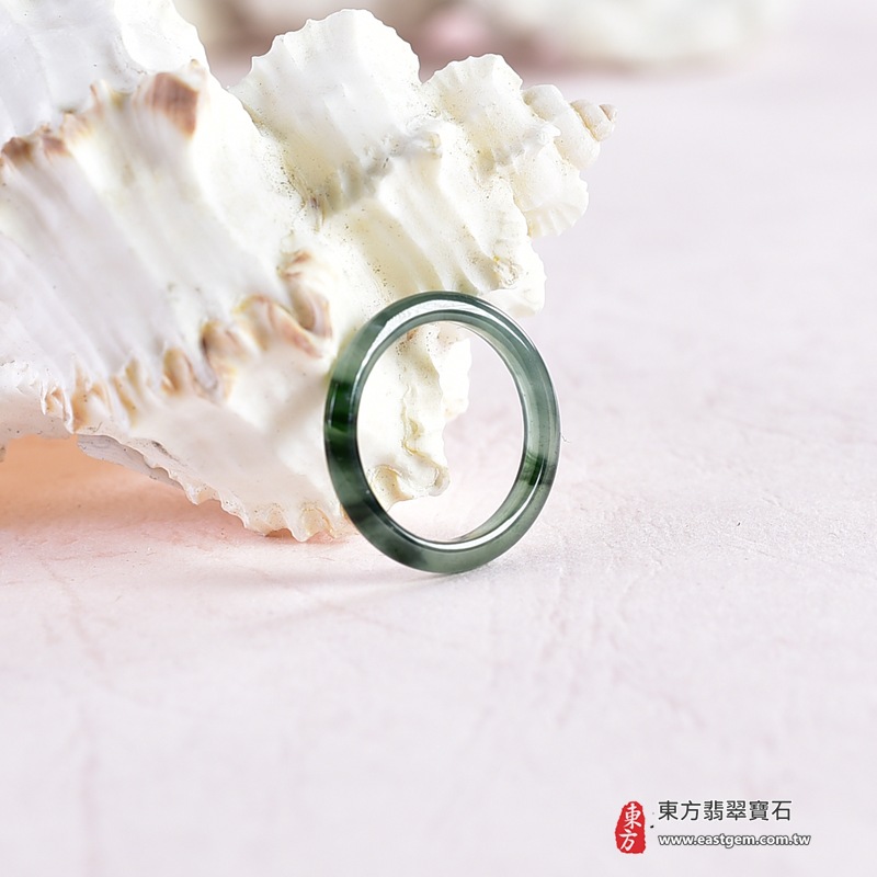 翡翠戒指|天然玉石玉戒・日常配戴與送禮款式|圓滿和合・平安順遂・吉祥如意・福氣常伴・情緣長久|翡翠玉戒・版指戒・板指戒・結婚戒指・男女對戒・情侶對戒|可客製化訂做各式翡翠戒指、吊墜、玉珮與項鍊|RNG1038|商品照片與資料介紹 5 翡翠戒指|天然玉石玉戒・日常配戴與送禮款式|圓滿和合・平安順遂・吉祥如意・福氣常伴・情緣長久|翡翠玉戒・版指戒・板指戒・結婚戒指・男女對戒・情侶對戒|可客製化訂做各式翡翠戒指、吊墜、玉珮與項鍊|RNG1038|商品照片與資料介紹 5