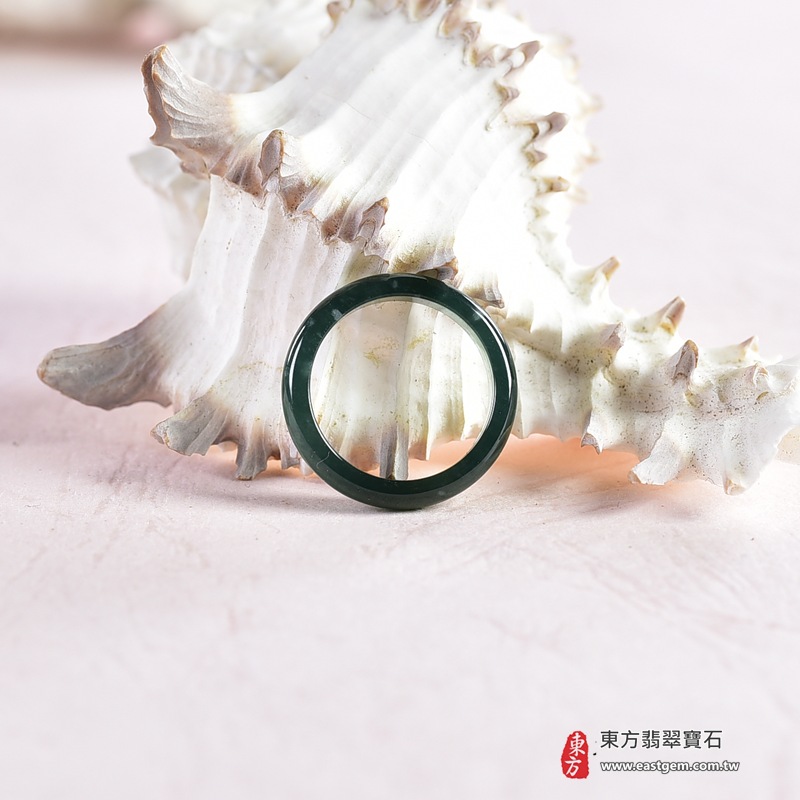 翡翠戒指|天然玉石玉戒・日常配戴與送禮款式|圓滿和合・平安順遂・吉祥如意・福氣常伴・情緣長久|翡翠玉戒・版指戒・板指戒・結婚戒指・男女對戒・情侶對戒|可客製化訂做各式翡翠戒指、吊墜、玉珮與項鍊|RNG1039|商品照片與資料介紹 7 翡翠戒指|天然玉石玉戒・日常配戴與送禮款式|圓滿和合・平安順遂・吉祥如意・福氣常伴・情緣長久|翡翠玉戒・版指戒・板指戒・結婚戒指・男女對戒・情侶對戒|可客製化訂做各式翡翠戒指、吊墜、玉珮與項鍊|RNG1039|商品照片與資料介紹 7