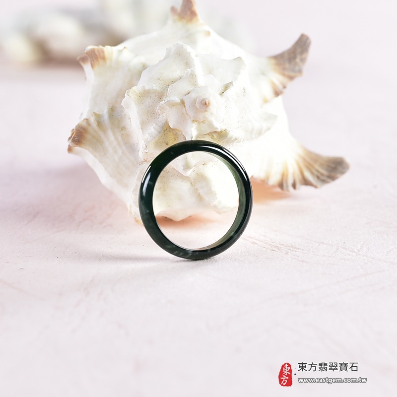 翡翠戒指|天然玉石玉戒・日常配戴與送禮款式|圓滿和合・平安順遂・吉祥如意・福氣常伴・情緣長久|翡翠玉戒・版指戒・板指戒・結婚戒指・男女對戒・情侶對戒|可客製化訂做各式翡翠戒指、吊墜、玉珮與項鍊|RNG1041|商品照片與資料介紹 7 翡翠戒指|天然玉石玉戒・日常配戴與送禮款式|圓滿和合・平安順遂・吉祥如意・福氣常伴・情緣長久|翡翠玉戒・版指戒・板指戒・結婚戒指・男女對戒・情侶對戒|可客製化訂做各式翡翠戒指、吊墜、玉珮與項鍊|RNG1041|商品照片與資料介紹 7