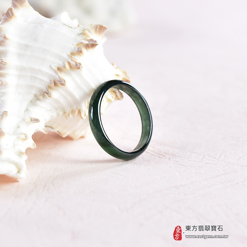 翡翠戒指｜天然玉石玉戒・日常配戴與送禮款式｜圓滿和合・平安順遂・吉祥如意・福氣常伴・情緣長久｜翡翠玉戒・版指戒・板指戒・結婚戒指・男女對戒・情侶對戒｜可客製化訂做各式翡翠戒指、吊墜、玉珮與項鍊｜RNG1042｜商品照片與資料介紹 5