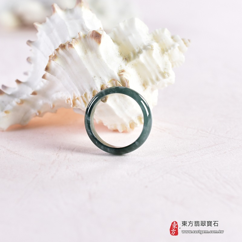 翡翠戒指|天然玉石玉戒・日常配戴與送禮款式|圓滿和合・平安順遂・吉祥如意・福氣常伴・情緣長久|翡翠玉戒・版指戒・板指戒・結婚戒指・男女對戒・情侶對戒|可客製化訂做各式翡翠戒指、吊墜、玉珮與項鍊|RNG1043|商品照片與資料介紹 6 翡翠戒指|天然玉石玉戒・日常配戴與送禮款式|圓滿和合・平安順遂・吉祥如意・福氣常伴・情緣長久|翡翠玉戒・版指戒・板指戒・結婚戒指・男女對戒・情侶對戒|可客製化訂做各式翡翠戒指、吊墜、玉珮與項鍊|RNG1043|商品照片與資料介紹 6