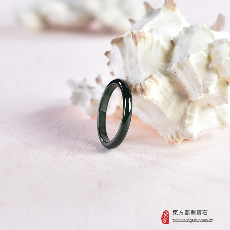 翡翠戒指｜天然玉石玉戒・日常配戴與送禮款式｜圓滿和合・平安順遂・吉祥如意・福氣常伴・情緣長久｜翡翠玉戒・版指戒・板指戒・結婚戒指・男女對戒・情侶對戒｜可客製化訂做各式翡翠戒指、吊墜、玉珮與項鍊｜RNG1046｜商品照片與資料介紹 3