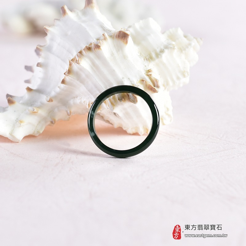 翡翠戒指｜天然玉石玉戒・日常配戴與送禮款式｜圓滿和合・平安順遂・吉祥如意・福氣常伴・情緣長久｜翡翠玉戒・版指戒・板指戒・結婚戒指・男女對戒・情侶對戒｜可客製化訂做各式翡翠戒指、吊墜、玉珮與項鍊｜RNG1046｜商品照片與資料介紹 4