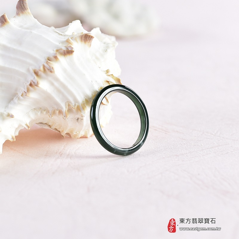 翡翠戒指｜天然玉石玉戒・日常配戴與送禮款式｜圓滿和合・平安順遂・吉祥如意・福氣常伴・情緣長久｜翡翠玉戒・版指戒・板指戒・結婚戒指・男女對戒・情侶對戒｜可客製化訂做各式翡翠戒指、吊墜、玉珮與項鍊｜RNG1046｜商品照片與資料介紹 5
