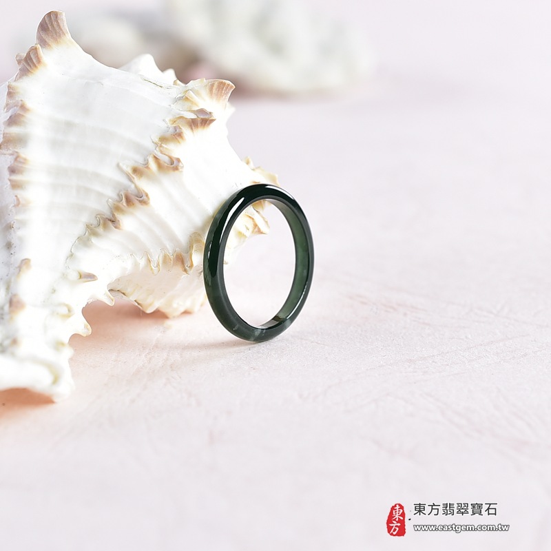 翡翠戒指｜天然玉石玉戒・日常配戴與送禮款式｜圓滿和合・平安順遂・吉祥如意・福氣常伴・情緣長久｜翡翠玉戒・版指戒・板指戒・結婚戒指・男女對戒・情侶對戒｜可客製化訂做各式翡翠戒指、吊墜、玉珮與項鍊｜RNG1046｜商品照片與資料介紹 6