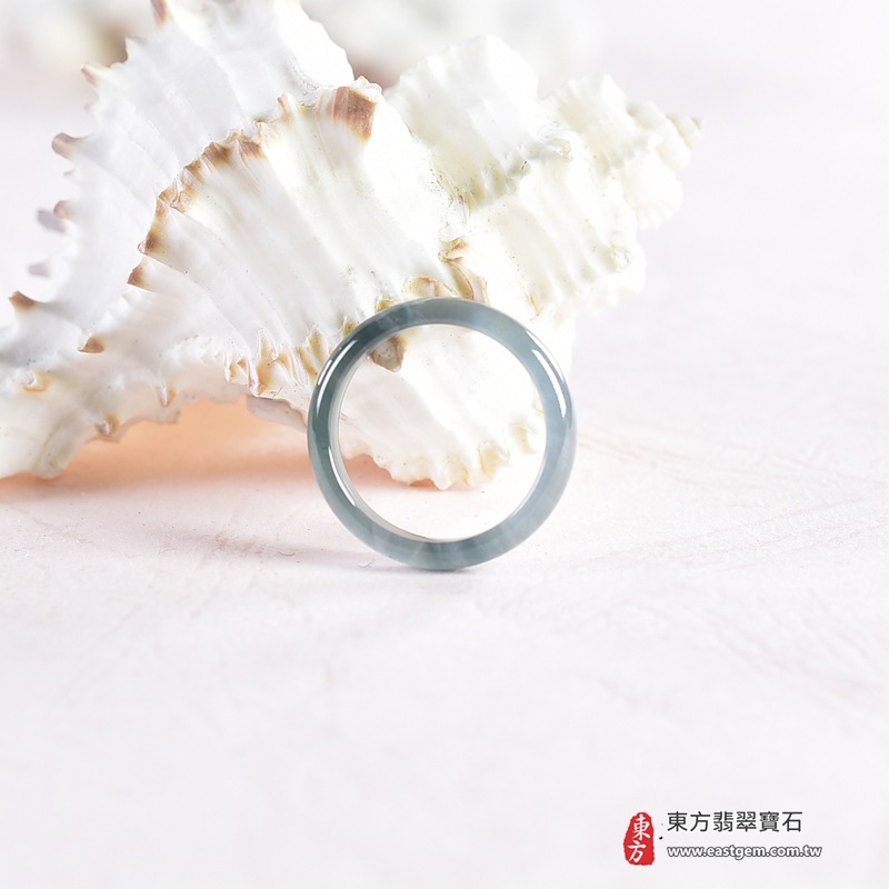 翡翠戒指|天然玉石玉戒・日常配戴與送禮款式|圓滿和合・平安順遂・吉祥如意・福氣常伴・情緣長久|翡翠玉戒・版指戒・板指戒・結婚戒指・男女對戒・情侶對戒|可客製化訂做各式翡翠戒指、吊墜、玉珮與項鍊|RNG1048|商品照片與資料介紹 4 翡翠戒指|天然玉石玉戒・日常配戴與送禮款式|圓滿和合・平安順遂・吉祥如意・福氣常伴・情緣長久|翡翠玉戒・版指戒・板指戒・結婚戒指・男女對戒・情侶對戒|可客製化訂做各式翡翠戒指、吊墜、玉珮與項鍊|RNG1048|商品照片與資料介紹 4