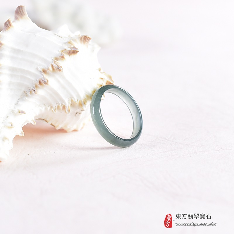 翡翠戒指｜天然玉石玉戒・日常配戴與送禮款式｜圓滿和合・平安順遂・吉祥如意・福氣常伴・情緣長久｜翡翠玉戒・版指戒・板指戒・結婚戒指・男女對戒・情侶對戒｜可客製化訂做各式翡翠戒指、吊墜、玉珮與項鍊｜RNG1049｜商品照片與資料介紹 6