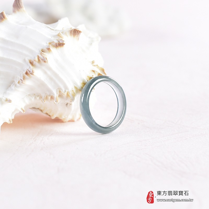 翡翠戒指|天然玉石玉戒・日常配戴與送禮款式|圓滿和合・平安順遂・吉祥如意・福氣常伴・情緣長久|翡翠玉戒・版指戒・板指戒・結婚戒指・男女對戒・情侶對戒|可客製化訂做各式翡翠戒指、吊墜、玉珮與項鍊|RNG1050|商品照片與資料介紹 4 翡翠戒指|天然玉石玉戒・日常配戴與送禮款式|圓滿和合・平安順遂・吉祥如意・福氣常伴・情緣長久|翡翠玉戒・版指戒・板指戒・結婚戒指・男女對戒・情侶對戒|可客製化訂做各式翡翠戒指、吊墜、玉珮與項鍊|RNG1050|商品照片與資料介紹 4
