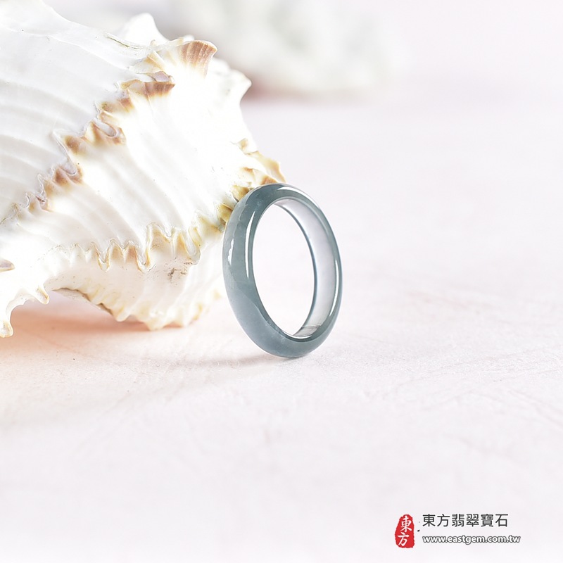翡翠戒指|天然玉石玉戒・日常配戴與送禮款式|圓滿和合・平安順遂・吉祥如意・福氣常伴・情緣長久|翡翠玉戒・版指戒・板指戒・結婚戒指・男女對戒・情侶對戒|可客製化訂做各式翡翠戒指、吊墜、玉珮與項鍊|RNG1050|商品照片與資料介紹 6 翡翠戒指|天然玉石玉戒・日常配戴與送禮款式|圓滿和合・平安順遂・吉祥如意・福氣常伴・情緣長久|翡翠玉戒・版指戒・板指戒・結婚戒指・男女對戒・情侶對戒|可客製化訂做各式翡翠戒指、吊墜、玉珮與項鍊|RNG1050|商品照片與資料介紹 6