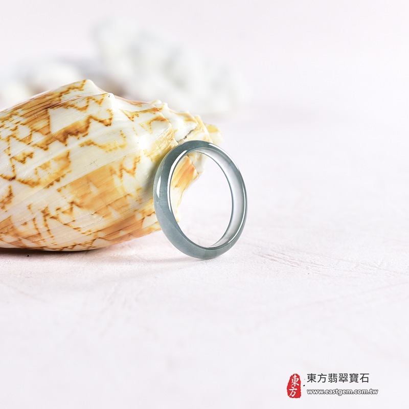翡翠戒指|天然玉石玉戒・日常配戴與送禮款式|圓滿和合・平安順遂・吉祥如意・福氣常伴・情緣長久|翡翠玉戒・版指戒・板指戒・結婚戒指・男女對戒・情侶對戒|可客製化訂做各式翡翠戒指、吊墜、玉珮與項鍊|RNG1051|商品照片與資料介紹 6 翡翠戒指|天然玉石玉戒・日常配戴與送禮款式|圓滿和合・平安順遂・吉祥如意・福氣常伴・情緣長久|翡翠玉戒・版指戒・板指戒・結婚戒指・男女對戒・情侶對戒|可客製化訂做各式翡翠戒指、吊墜、玉珮與項鍊|RNG1051|商品照片與資料介紹 6