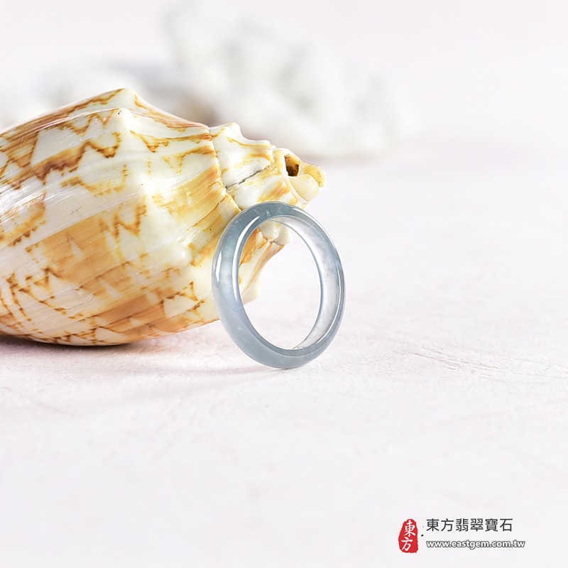 翡翠戒指|天然玉石玉戒・日常配戴與送禮款式|圓滿和合・平安順遂・吉祥如意・福氣常伴・情緣長久|翡翠玉戒・版指戒・板指戒・結婚戒指・男女對戒・情侶對戒|可客製化訂做各式翡翠戒指、吊墜、玉珮與項鍊|RNG1053|商品照片與資料介紹 4 翡翠戒指|天然玉石玉戒・日常配戴與送禮款式|圓滿和合・平安順遂・吉祥如意・福氣常伴・情緣長久|翡翠玉戒・版指戒・板指戒・結婚戒指・男女對戒・情侶對戒|可客製化訂做各式翡翠戒指、吊墜、玉珮與項鍊|RNG1053|商品照片與資料介紹 4