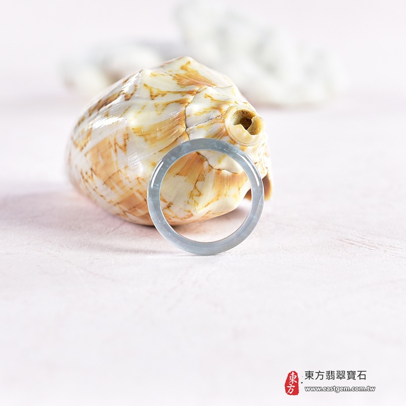 翡翠戒指|天然玉石玉戒・日常配戴與送禮款式|圓滿和合・平安順遂・吉祥如意・福氣常伴・情緣長久|翡翠玉戒・版指戒・板指戒・結婚戒指・男女對戒・情侶對戒|可客製化訂做各式翡翠戒指、吊墜、玉珮與項鍊|RNG1053|商品照片與資料介紹 5 翡翠戒指|天然玉石玉戒・日常配戴與送禮款式|圓滿和合・平安順遂・吉祥如意・福氣常伴・情緣長久|翡翠玉戒・版指戒・板指戒・結婚戒指・男女對戒・情侶對戒|可客製化訂做各式翡翠戒指、吊墜、玉珮與項鍊|RNG1053|商品照片與資料介紹 5