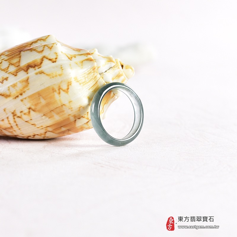 翡翠戒指|天然玉石玉戒・日常配戴與送禮款式|圓滿和合・平安順遂・吉祥如意・福氣常伴・情緣長久|翡翠玉戒・版指戒・板指戒・結婚戒指・男女對戒・情侶對戒|可客製化訂做各式翡翠戒指、吊墜、玉珮與項鍊|RNG1054|商品照片與資料介紹 5 翡翠戒指|天然玉石玉戒・日常配戴與送禮款式|圓滿和合・平安順遂・吉祥如意・福氣常伴・情緣長久|翡翠玉戒・版指戒・板指戒・結婚戒指・男女對戒・情侶對戒|可客製化訂做各式翡翠戒指、吊墜、玉珮與項鍊|RNG1054|商品照片與資料介紹 5