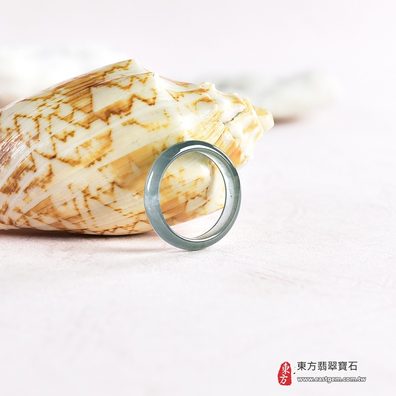 翡翠戒指|天然玉石玉戒・日常配戴與送禮款式|圓滿和合・平安順遂・吉祥如意・福氣常伴・情緣長久|翡翠玉戒・版指戒・板指戒・結婚戒指・男女對戒・情侶對戒|可客製化訂做各式翡翠戒指、吊墜、玉珮與項鍊|RNG1054|商品照片與資料介紹 7 翡翠戒指|天然玉石玉戒・日常配戴與送禮款式|圓滿和合・平安順遂・吉祥如意・福氣常伴・情緣長久|翡翠玉戒・版指戒・板指戒・結婚戒指・男女對戒・情侶對戒|可客製化訂做各式翡翠戒指、吊墜、玉珮與項鍊|RNG1054|商品照片與資料介紹 7
