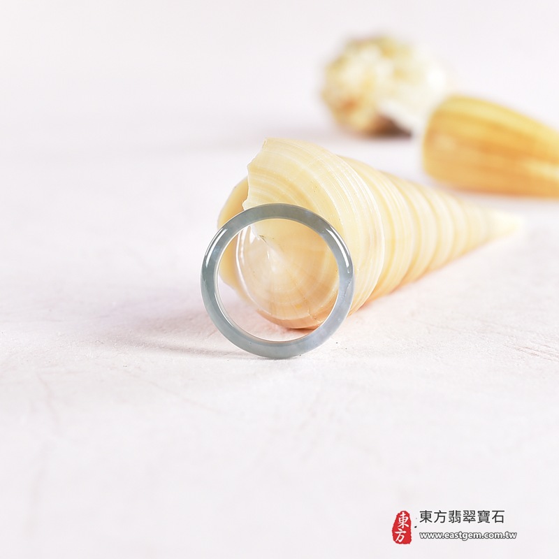 翡翠戒指|天然玉石玉戒・日常配戴與送禮款式|圓滿和合・平安順遂・吉祥如意・福氣常伴・情緣長久|翡翠玉戒・版指戒・板指戒・結婚戒指・男女對戒・情侶對戒|可客製化訂做各式翡翠戒指、吊墜、玉珮與項鍊|RNG1055|商品照片與資料介紹 7 翡翠戒指|天然玉石玉戒・日常配戴與送禮款式|圓滿和合・平安順遂・吉祥如意・福氣常伴・情緣長久|翡翠玉戒・版指戒・板指戒・結婚戒指・男女對戒・情侶對戒|可客製化訂做各式翡翠戒指、吊墜、玉珮與項鍊|RNG1055|商品照片與資料介紹 7