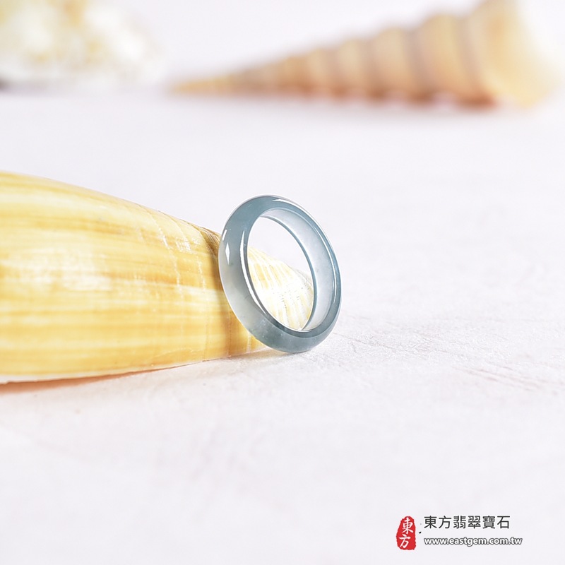 翡翠戒指|天然玉石玉戒・日常配戴與送禮款式|圓滿和合・平安順遂・吉祥如意・福氣常伴・情緣長久|翡翠玉戒・版指戒・板指戒・結婚戒指・男女對戒・情侶對戒|可客製化訂做各式翡翠戒指、吊墜、玉珮與項鍊|RNG1058|商品照片與資料介紹 4 翡翠戒指|天然玉石玉戒・日常配戴與送禮款式|圓滿和合・平安順遂・吉祥如意・福氣常伴・情緣長久|翡翠玉戒・版指戒・板指戒・結婚戒指・男女對戒・情侶對戒|可客製化訂做各式翡翠戒指、吊墜、玉珮與項鍊|RNG1058|商品照片與資料介紹 4
