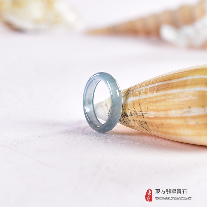 翡翠戒指|天然玉石玉戒・日常配戴與送禮款式|圓滿和合・平安順遂・吉祥如意・福氣常伴・情緣長久|翡翠玉戒・版指戒・板指戒・結婚戒指・男女對戒・情侶對戒|可客製化訂做各式翡翠戒指、吊墜、玉珮與項鍊|RNG1058|商品照片與資料介紹 5 翡翠戒指|天然玉石玉戒・日常配戴與送禮款式|圓滿和合・平安順遂・吉祥如意・福氣常伴・情緣長久|翡翠玉戒・版指戒・板指戒・結婚戒指・男女對戒・情侶對戒|可客製化訂做各式翡翠戒指、吊墜、玉珮與項鍊|RNG1058|商品照片與資料介紹 5
