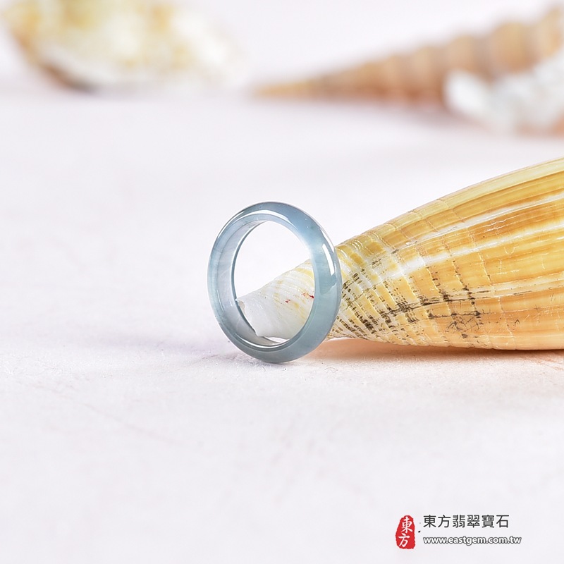 翡翠戒指|天然玉石玉戒・日常配戴與送禮款式|圓滿和合・平安順遂・吉祥如意・福氣常伴・情緣長久|翡翠玉戒・版指戒・板指戒・結婚戒指・男女對戒・情侶對戒|可客製化訂做各式翡翠戒指、吊墜、玉珮與項鍊|RNG1058|商品照片與資料介紹 6 翡翠戒指|天然玉石玉戒・日常配戴與送禮款式|圓滿和合・平安順遂・吉祥如意・福氣常伴・情緣長久|翡翠玉戒・版指戒・板指戒・結婚戒指・男女對戒・情侶對戒|可客製化訂做各式翡翠戒指、吊墜、玉珮與項鍊|RNG1058|商品照片與資料介紹 6