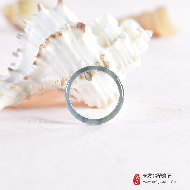 翡翠戒指|天然玉石玉戒・日常配戴與送禮款式|圓滿和合・平安順遂・吉祥如意・福氣常伴・情緣長久|翡翠玉戒・版指戒・板指戒・結婚戒指・男女對戒・情侶對戒|可客製化訂做各式翡翠戒指、吊墜、玉珮與項鍊|RNG1059|商品照片與資料介紹 4 翡翠戒指|天然玉石玉戒・日常配戴與送禮款式|圓滿和合・平安順遂・吉祥如意・福氣常伴・情緣長久|翡翠玉戒・版指戒・板指戒・結婚戒指・男女對戒・情侶對戒|可客製化訂做各式翡翠戒指、吊墜、玉珮與項鍊|RNG1059|商品照片與資料介紹 4