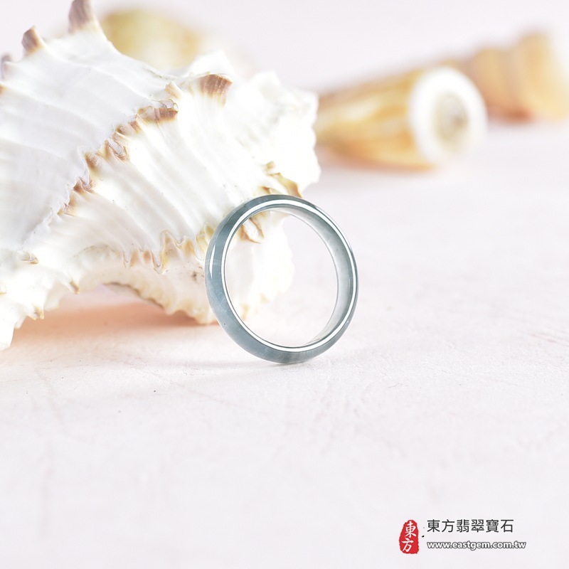 翡翠戒指|天然玉石玉戒・日常配戴與送禮款式|圓滿和合・平安順遂・吉祥如意・福氣常伴・情緣長久|翡翠玉戒・版指戒・板指戒・結婚戒指・男女對戒・情侶對戒|可客製化訂做各式翡翠戒指、吊墜、玉珮與項鍊|RNG1059|商品照片與資料介紹 5 翡翠戒指|天然玉石玉戒・日常配戴與送禮款式|圓滿和合・平安順遂・吉祥如意・福氣常伴・情緣長久|翡翠玉戒・版指戒・板指戒・結婚戒指・男女對戒・情侶對戒|可客製化訂做各式翡翠戒指、吊墜、玉珮與項鍊|RNG1059|商品照片與資料介紹 5