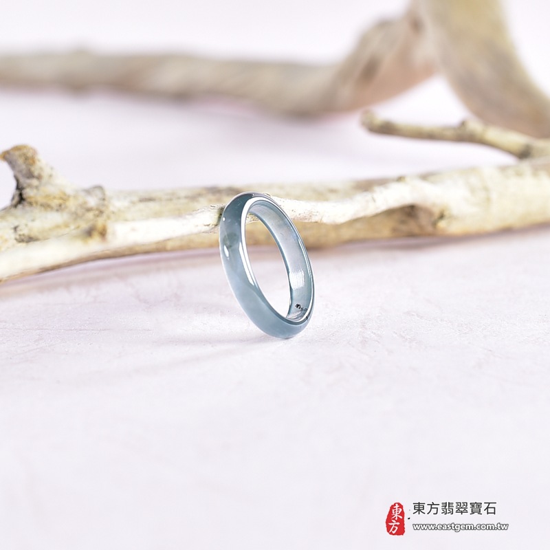翡翠戒指|天然玉石玉戒・日常配戴與送禮款式|圓滿和合・平安順遂・吉祥如意・福氣常伴・情緣長久|翡翠玉戒・版指戒・板指戒・結婚戒指・男女對戒・情侶對戒|可客製化訂做各式翡翠戒指、吊墜、玉珮與項鍊|RNG1060|商品照片與資料介紹 4 翡翠戒指|天然玉石玉戒・日常配戴與送禮款式|圓滿和合・平安順遂・吉祥如意・福氣常伴・情緣長久|翡翠玉戒・版指戒・板指戒・結婚戒指・男女對戒・情侶對戒|可客製化訂做各式翡翠戒指、吊墜、玉珮與項鍊|RNG1060|商品照片與資料介紹 4