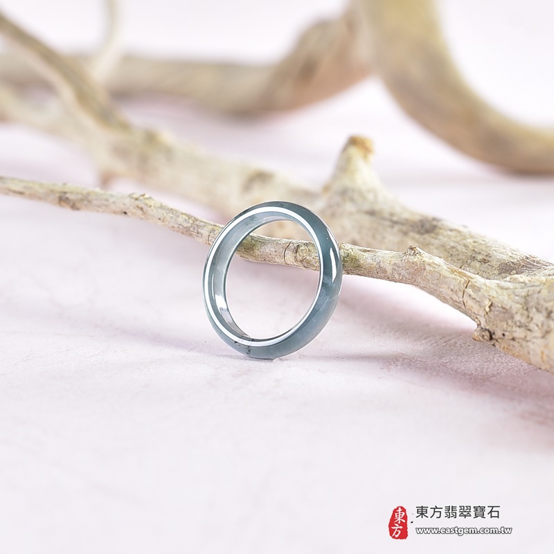 翡翠戒指|天然玉石玉戒・日常配戴與送禮款式|圓滿和合・平安順遂・吉祥如意・福氣常伴・情緣長久|翡翠玉戒・版指戒・板指戒・結婚戒指・男女對戒・情侶對戒|可客製化訂做各式翡翠戒指、吊墜、玉珮與項鍊|RNG1060|商品照片與資料介紹 5 翡翠戒指|天然玉石玉戒・日常配戴與送禮款式|圓滿和合・平安順遂・吉祥如意・福氣常伴・情緣長久|翡翠玉戒・版指戒・板指戒・結婚戒指・男女對戒・情侶對戒|可客製化訂做各式翡翠戒指、吊墜、玉珮與項鍊|RNG1060|商品照片與資料介紹 5