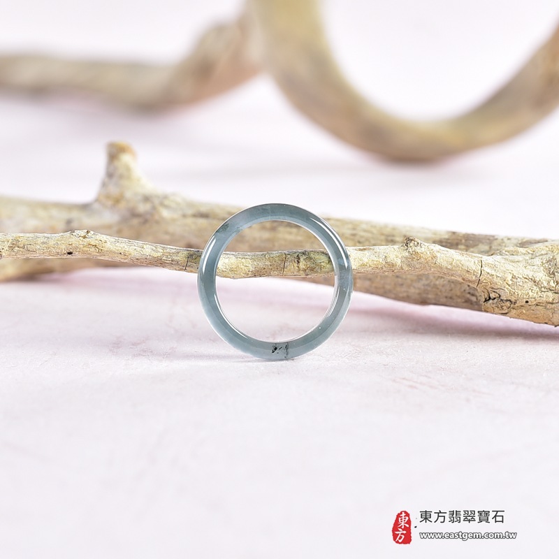 翡翠戒指|天然玉石玉戒・日常配戴與送禮款式|圓滿和合・平安順遂・吉祥如意・福氣常伴・情緣長久|翡翠玉戒・版指戒・板指戒・結婚戒指・男女對戒・情侶對戒|可客製化訂做各式翡翠戒指、吊墜、玉珮與項鍊|RNG1060|商品照片與資料介紹 7 翡翠戒指|天然玉石玉戒・日常配戴與送禮款式|圓滿和合・平安順遂・吉祥如意・福氣常伴・情緣長久|翡翠玉戒・版指戒・板指戒・結婚戒指・男女對戒・情侶對戒|可客製化訂做各式翡翠戒指、吊墜、玉珮與項鍊|RNG1060|商品照片與資料介紹 7