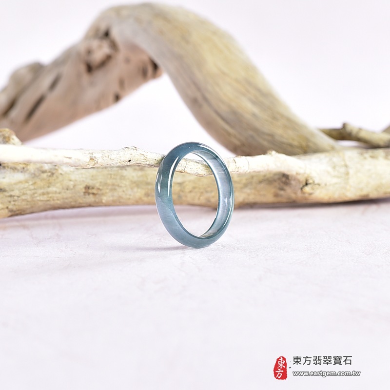 翡翠戒指|天然玉石玉戒・日常配戴與送禮款式|圓滿和合・平安順遂・吉祥如意・福氣常伴・情緣長久|翡翠玉戒・版指戒・板指戒・結婚戒指・男女對戒・情侶對戒|可客製化訂做各式翡翠戒指、吊墜、玉珮與項鍊|RNG1061|商品照片與資料介紹 7 翡翠戒指|天然玉石玉戒・日常配戴與送禮款式|圓滿和合・平安順遂・吉祥如意・福氣常伴・情緣長久|翡翠玉戒・版指戒・板指戒・結婚戒指・男女對戒・情侶對戒|可客製化訂做各式翡翠戒指、吊墜、玉珮與項鍊|RNG1061|商品照片與資料介紹 7