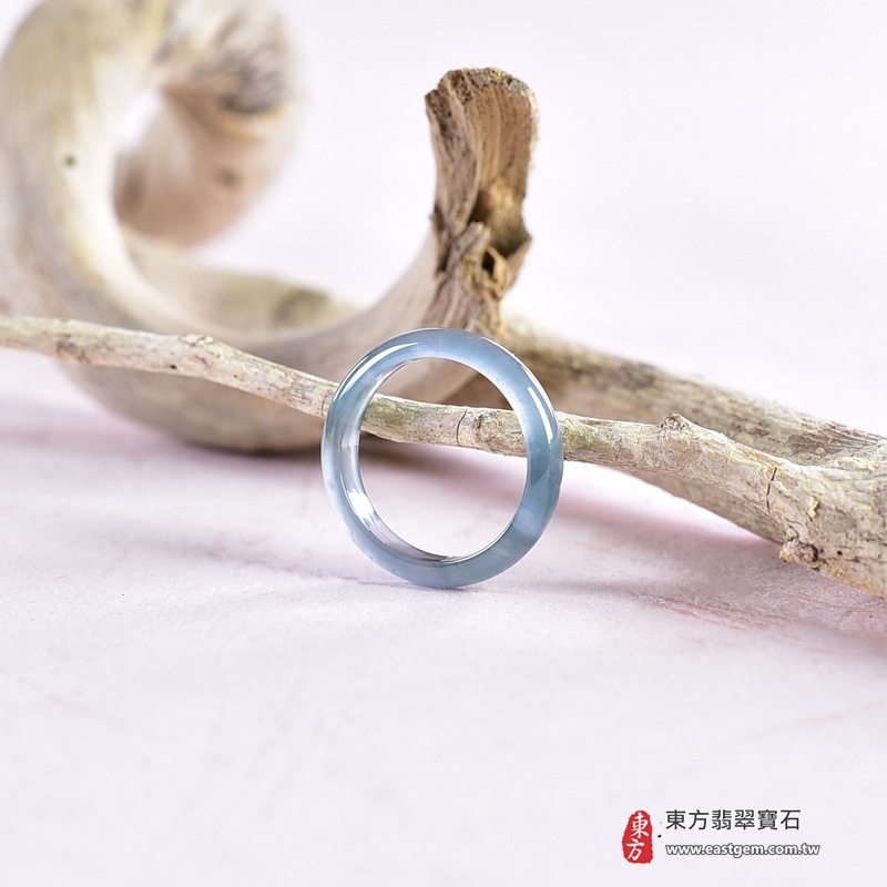 翡翠戒指|天然玉石玉戒・日常配戴與送禮款式|圓滿和合・平安順遂・吉祥如意・福氣常伴・情緣長久|翡翠玉戒・版指戒・板指戒・結婚戒指・男女對戒・情侶對戒|可客製化訂做各式翡翠戒指、吊墜、玉珮與項鍊|RNG1062|商品照片與資料介紹 4 翡翠戒指|天然玉石玉戒・日常配戴與送禮款式|圓滿和合・平安順遂・吉祥如意・福氣常伴・情緣長久|翡翠玉戒・版指戒・板指戒・結婚戒指・男女對戒・情侶對戒|可客製化訂做各式翡翠戒指、吊墜、玉珮與項鍊|RNG1062|商品照片與資料介紹 4