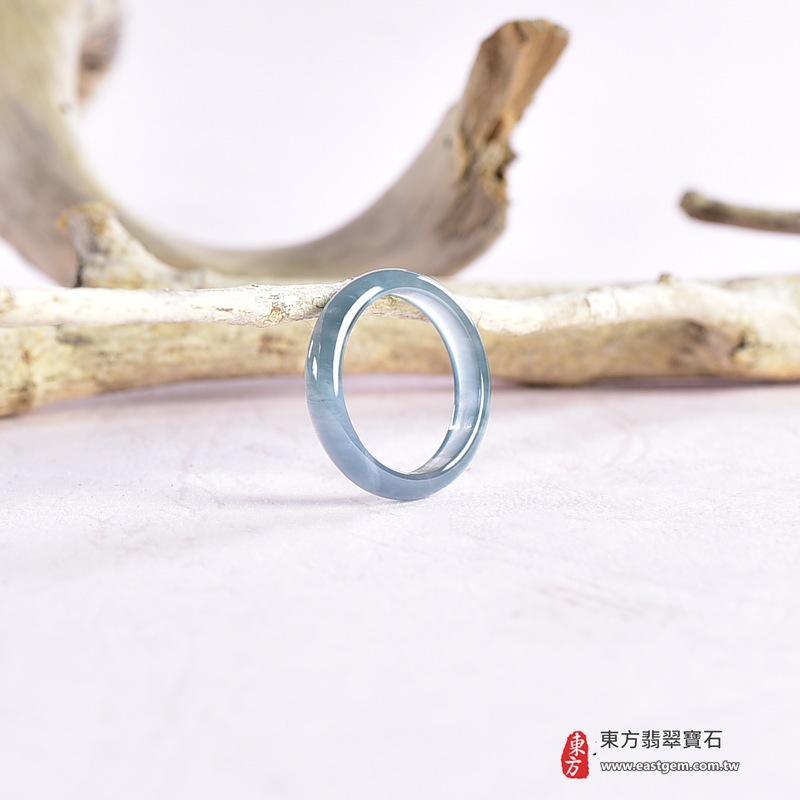 翡翠戒指|天然玉石玉戒・日常配戴與送禮款式|圓滿和合・平安順遂・吉祥如意・福氣常伴・情緣長久|翡翠玉戒・版指戒・板指戒・結婚戒指・男女對戒・情侶對戒|可客製化訂做各式翡翠戒指、吊墜、玉珮與項鍊|RNG1062|商品照片與資料介紹 6 翡翠戒指|天然玉石玉戒・日常配戴與送禮款式|圓滿和合・平安順遂・吉祥如意・福氣常伴・情緣長久|翡翠玉戒・版指戒・板指戒・結婚戒指・男女對戒・情侶對戒|可客製化訂做各式翡翠戒指、吊墜、玉珮與項鍊|RNG1062|商品照片與資料介紹 6
