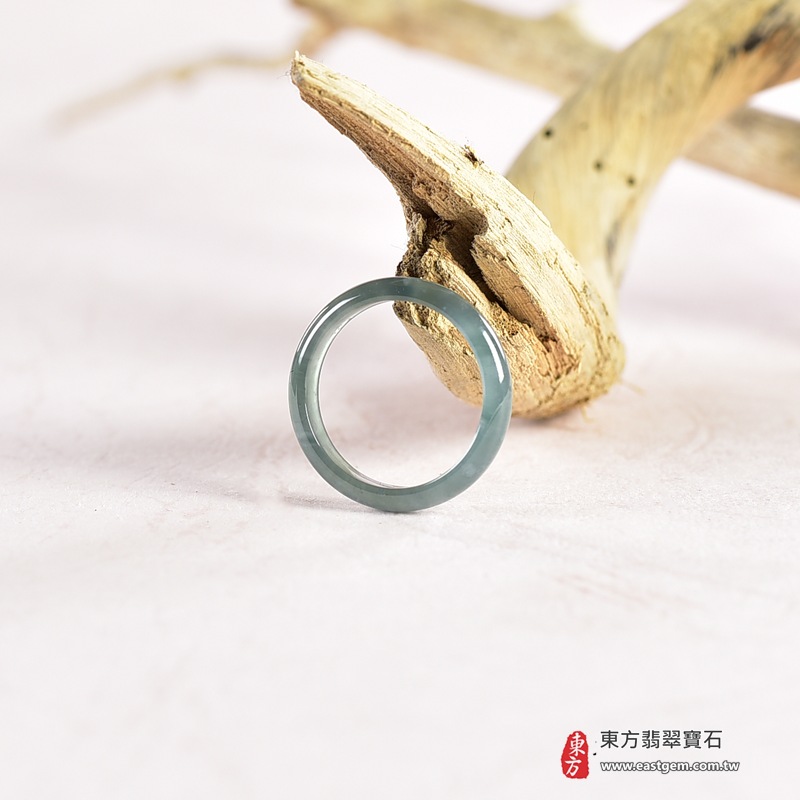 翡翠戒指|天然玉石玉戒・日常配戴與送禮款式|圓滿和合・平安順遂・吉祥如意・福氣常伴・情緣長久|翡翠玉戒・版指戒・板指戒・結婚戒指・男女對戒・情侶對戒|可客製化訂做各式翡翠戒指、吊墜、玉珮與項鍊|RNG1063|商品照片與資料介紹 6 翡翠戒指|天然玉石玉戒・日常配戴與送禮款式|圓滿和合・平安順遂・吉祥如意・福氣常伴・情緣長久|翡翠玉戒・版指戒・板指戒・結婚戒指・男女對戒・情侶對戒|可客製化訂做各式翡翠戒指、吊墜、玉珮與項鍊|RNG1063|商品照片與資料介紹 6