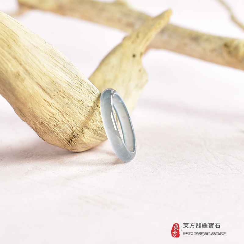 翡翠戒指|天然玉石玉戒・日常配戴與送禮款式|圓滿和合・平安順遂・吉祥如意・福氣常伴・情緣長久|翡翠玉戒・版指戒・板指戒・結婚戒指・男女對戒・情侶對戒|可客製化訂做各式翡翠戒指、吊墜、玉珮與項鍊|RNG1064|商品照片與資料介紹 4 翡翠戒指|天然玉石玉戒・日常配戴與送禮款式|圓滿和合・平安順遂・吉祥如意・福氣常伴・情緣長久|翡翠玉戒・版指戒・板指戒・結婚戒指・男女對戒・情侶對戒|可客製化訂做各式翡翠戒指、吊墜、玉珮與項鍊|RNG1064|商品照片與資料介紹 4