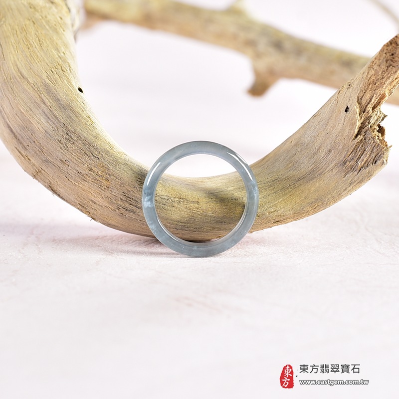 翡翠戒指|天然玉石玉戒・日常配戴與送禮款式|圓滿和合・平安順遂・吉祥如意・福氣常伴・情緣長久|翡翠玉戒・版指戒・板指戒・結婚戒指・男女對戒・情侶對戒|可客製化訂做各式翡翠戒指、吊墜、玉珮與項鍊|RNG1064|商品照片與資料介紹 6 翡翠戒指|天然玉石玉戒・日常配戴與送禮款式|圓滿和合・平安順遂・吉祥如意・福氣常伴・情緣長久|翡翠玉戒・版指戒・板指戒・結婚戒指・男女對戒・情侶對戒|可客製化訂做各式翡翠戒指、吊墜、玉珮與項鍊|RNG1064|商品照片與資料介紹 6