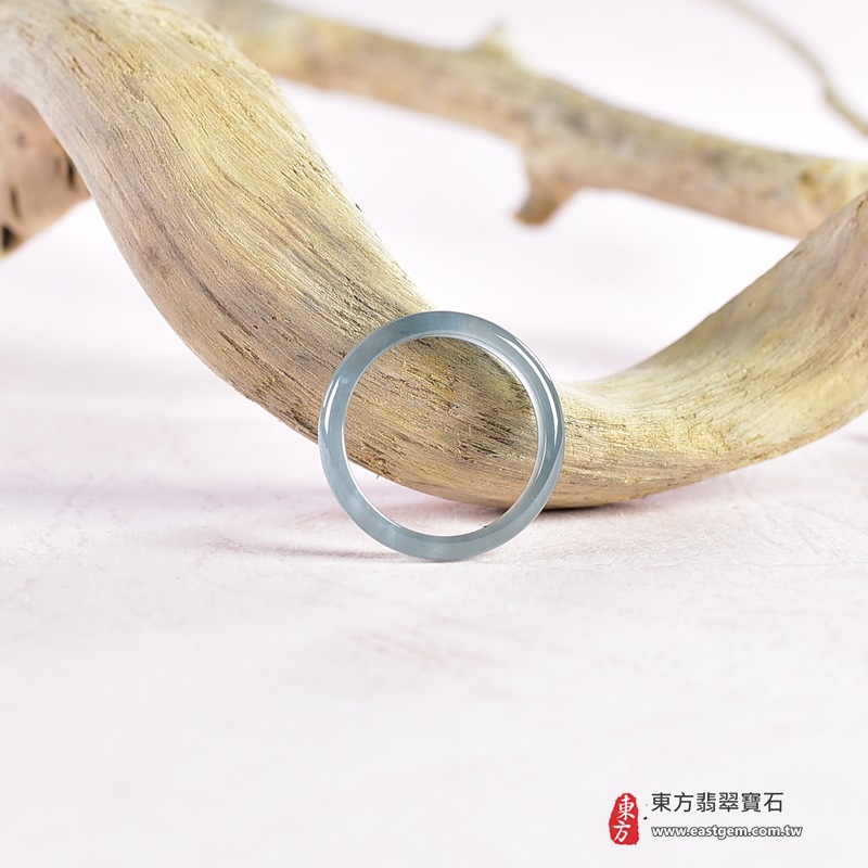 翡翠戒指|天然玉石玉戒・日常配戴與送禮款式|圓滿和合・平安順遂・吉祥如意・福氣常伴・情緣長久|翡翠玉戒・版指戒・板指戒・結婚戒指・男女對戒・情侶對戒|可客製化訂做各式翡翠戒指、吊墜、玉珮與項鍊|RNG1065|商品照片與資料介紹 4 翡翠戒指|天然玉石玉戒・日常配戴與送禮款式|圓滿和合・平安順遂・吉祥如意・福氣常伴・情緣長久|翡翠玉戒・版指戒・板指戒・結婚戒指・男女對戒・情侶對戒|可客製化訂做各式翡翠戒指、吊墜、玉珮與項鍊|RNG1065|商品照片與資料介紹 4