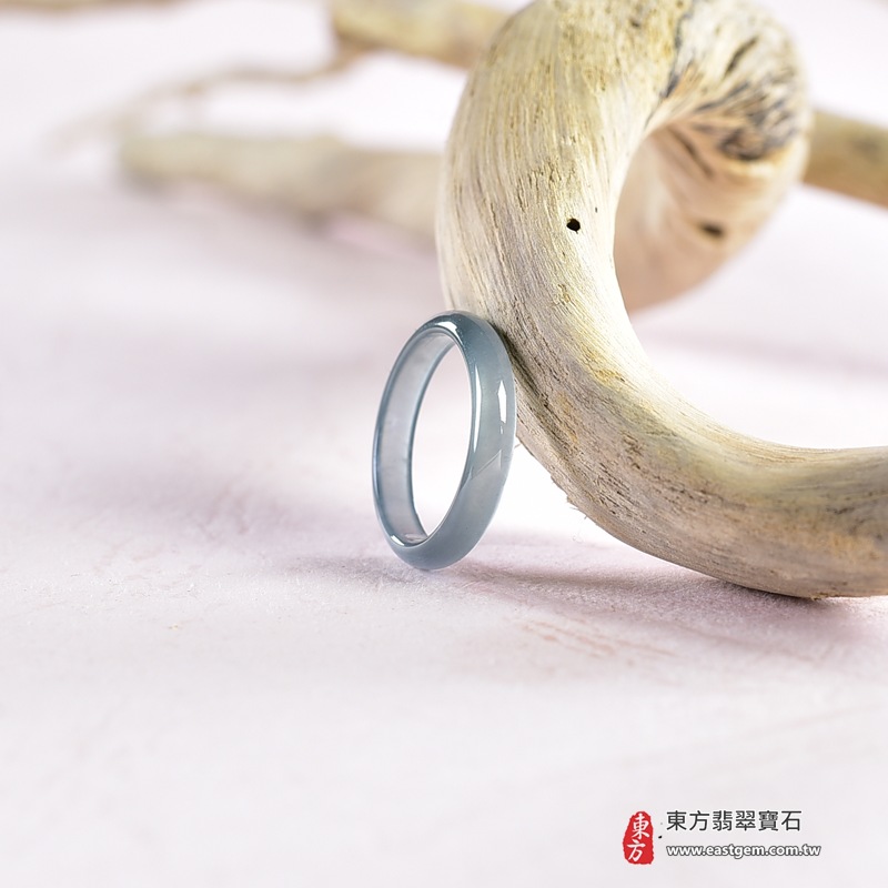 翡翠戒指|天然玉石玉戒・日常配戴與送禮款式|圓滿和合・平安順遂・吉祥如意・福氣常伴・情緣長久|翡翠玉戒・版指戒・板指戒・結婚戒指・男女對戒・情侶對戒|可客製化訂做各式翡翠戒指、吊墜、玉珮與項鍊|RNG1065|商品照片與資料介紹 5 翡翠戒指|天然玉石玉戒・日常配戴與送禮款式|圓滿和合・平安順遂・吉祥如意・福氣常伴・情緣長久|翡翠玉戒・版指戒・板指戒・結婚戒指・男女對戒・情侶對戒|可客製化訂做各式翡翠戒指、吊墜、玉珮與項鍊|RNG1065|商品照片與資料介紹 5
