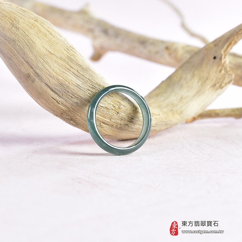 翡翠戒指|天然玉石玉戒・日常配戴與送禮款式|圓滿和合・平安順遂・吉祥如意・福氣常伴・情緣長久|翡翠玉戒・版指戒・板指戒・結婚戒指・男女對戒・情侶對戒|可客製化訂做各式翡翠戒指、吊墜、玉珮與項鍊|RNG1066|商品照片與資料介紹 4 翡翠戒指|天然玉石玉戒・日常配戴與送禮款式|圓滿和合・平安順遂・吉祥如意・福氣常伴・情緣長久|翡翠玉戒・版指戒・板指戒・結婚戒指・男女對戒・情侶對戒|可客製化訂做各式翡翠戒指、吊墜、玉珮與項鍊|RNG1066|商品照片與資料介紹 4