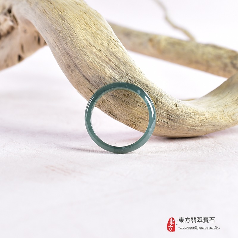 翡翠戒指|天然玉石玉戒・日常配戴與送禮款式|圓滿和合・平安順遂・吉祥如意・福氣常伴・情緣長久|翡翠玉戒・版指戒・板指戒・結婚戒指・男女對戒・情侶對戒|可客製化訂做各式翡翠戒指、吊墜、玉珮與項鍊|RNG1066|商品照片與資料介紹 7 翡翠戒指|天然玉石玉戒・日常配戴與送禮款式|圓滿和合・平安順遂・吉祥如意・福氣常伴・情緣長久|翡翠玉戒・版指戒・板指戒・結婚戒指・男女對戒・情侶對戒|可客製化訂做各式翡翠戒指、吊墜、玉珮與項鍊|RNG1066|商品照片與資料介紹 7