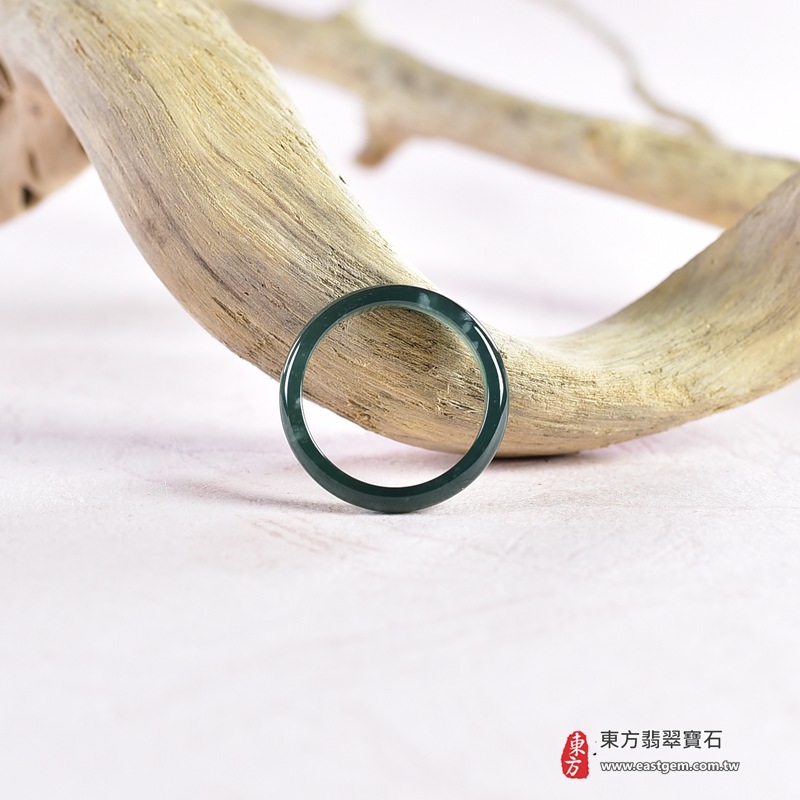 翡翠戒指|天然玉石玉戒・日常配戴與送禮款式|圓滿和合・平安順遂・吉祥如意・福氣常伴・情緣長久|翡翠玉戒・版指戒・板指戒・結婚戒指・男女對戒・情侶對戒|可客製化訂做各式翡翠戒指、吊墜、玉珮與項鍊|RNG1067|商品照片與資料介紹 7 翡翠戒指|天然玉石玉戒・日常配戴與送禮款式|圓滿和合・平安順遂・吉祥如意・福氣常伴・情緣長久|翡翠玉戒・版指戒・板指戒・結婚戒指・男女對戒・情侶對戒|可客製化訂做各式翡翠戒指、吊墜、玉珮與項鍊|RNG1067|商品照片與資料介紹 7