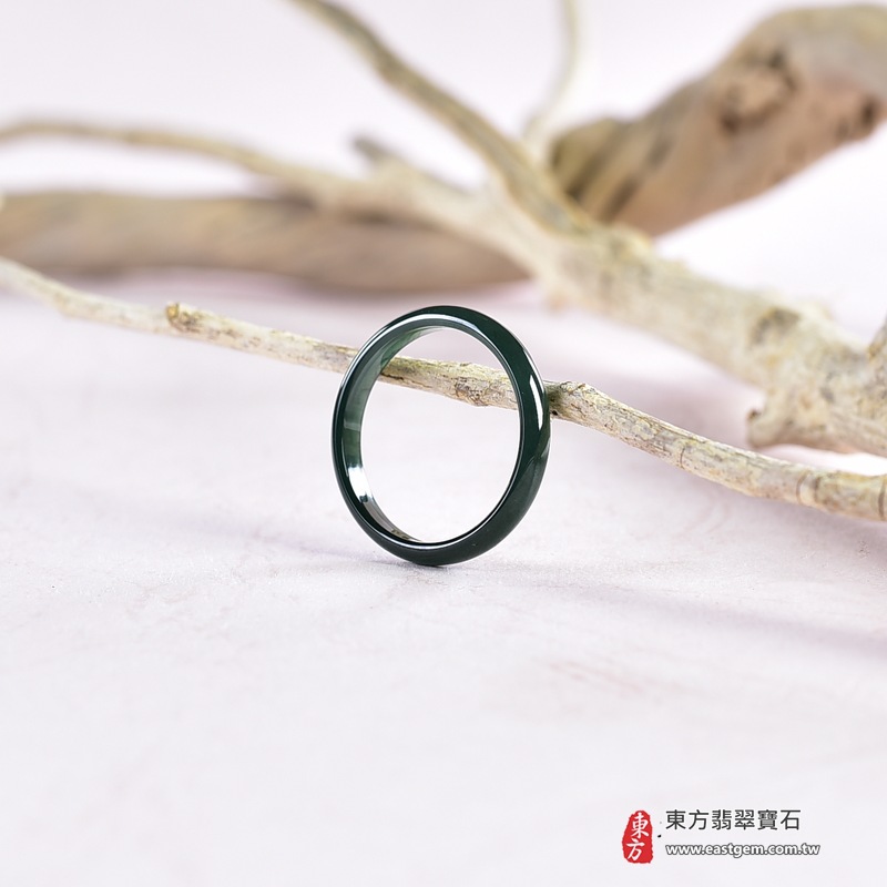 翡翠戒指|天然玉石玉戒・日常配戴與送禮款式|圓滿和合・平安順遂・吉祥如意・福氣常伴・情緣長久|翡翠玉戒・版指戒・板指戒・結婚戒指・男女對戒・情侶對戒|可客製化訂做各式翡翠戒指、吊墜、玉珮與項鍊|RNG1068|商品照片與資料介紹 4 翡翠戒指|天然玉石玉戒・日常配戴與送禮款式|圓滿和合・平安順遂・吉祥如意・福氣常伴・情緣長久|翡翠玉戒・版指戒・板指戒・結婚戒指・男女對戒・情侶對戒|可客製化訂做各式翡翠戒指、吊墜、玉珮與項鍊|RNG1068|商品照片與資料介紹 4